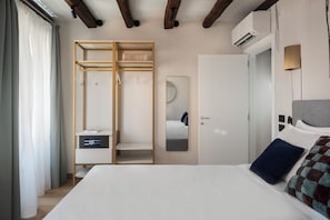 Classic Apartment, Canal View (C22) | 2 bedrooms, in-room safe, blackout drapes, soundproofing