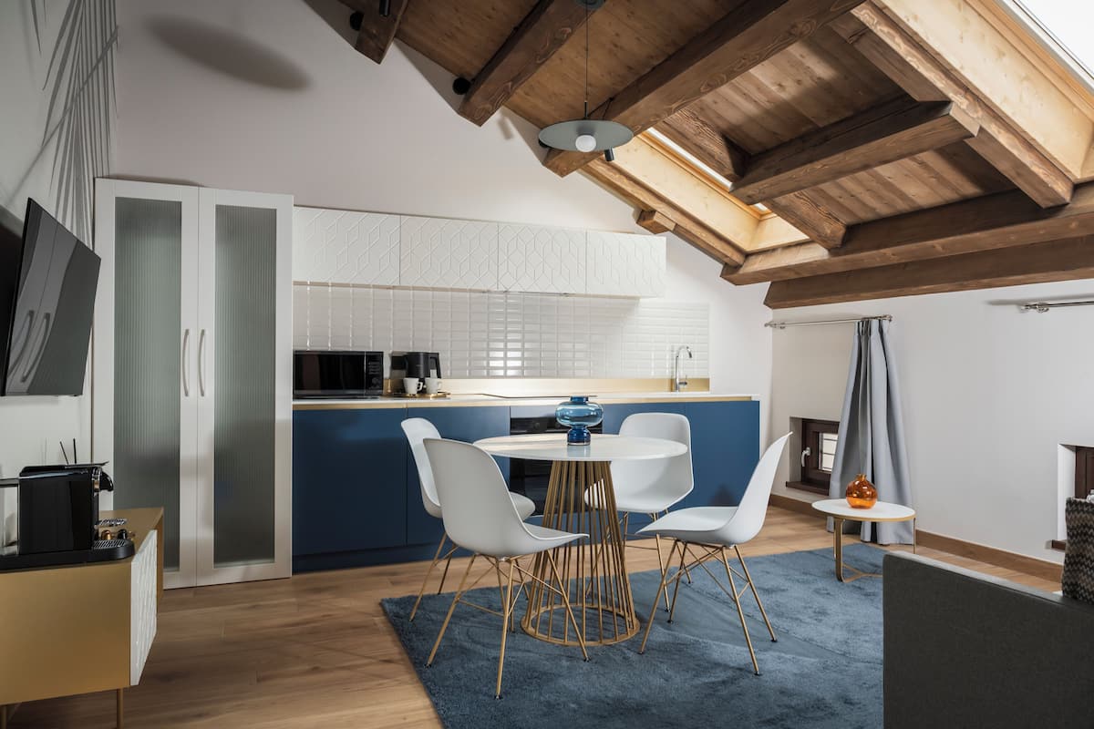 Classic Apartment, Garden View (A8) | Living area