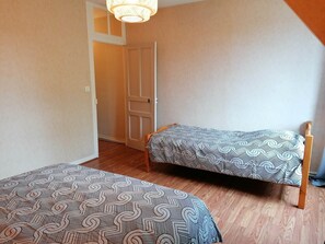 4 slaapkamers, reisbedje, gratis wifi