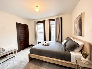 3 bedrooms, desk, iron/ironing board, WiFi - Downtown Townhome with Private Hot Tub! (Columbus)