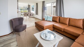 Bungalow (Bungalow B6 Comfort) | Living room | TV
