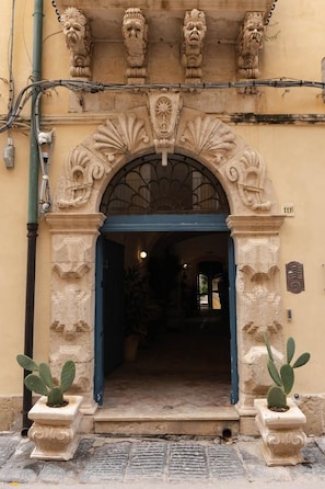 Exterior detail - Apartment   Aracne n. 2 (Siracusa)