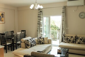 Smart TV - Stylish Three Bedroom Holiday Home Near Saranda Beach with BBQ (Saranda)