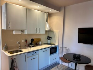 Refrigerador, microondas, horno y lavavajillas