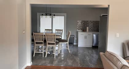 4-bedroom house in delightful Saugerties with AC, WiFi. Enjoy your stay