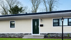 Exterior detail - Newly Renovated 4-Bedroom Saugerties Home 10 minutes from HITS with AC and Wi-Fi (Saugerties)