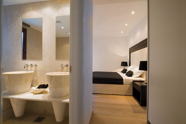 A modern bathroom with two sinks and a large mirror.