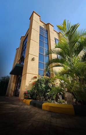 Exterior - Hoima Golden Castle Hotel (Hoima)