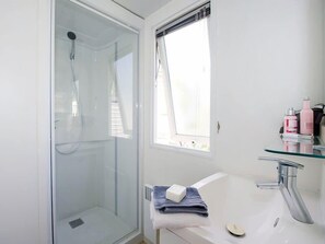 Douche, serviettes fournies