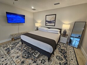 3 bedrooms, desk, iron/ironing board, travel crib