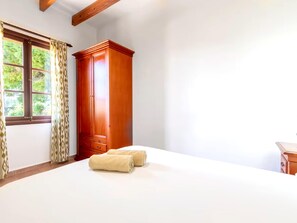 4 Schlafzimmer, Bügeleisen/Bügelbrett, Internetzugang, Bettwäsche