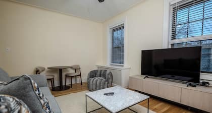 Cozy Corner: Midtown Convenience