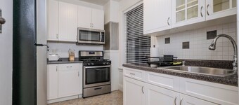 Cozy Corner: Midtown Convenience