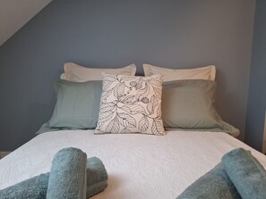 2 quartos, ferros/tábuas de passar roupa, Wi-Fi, roupa de cama