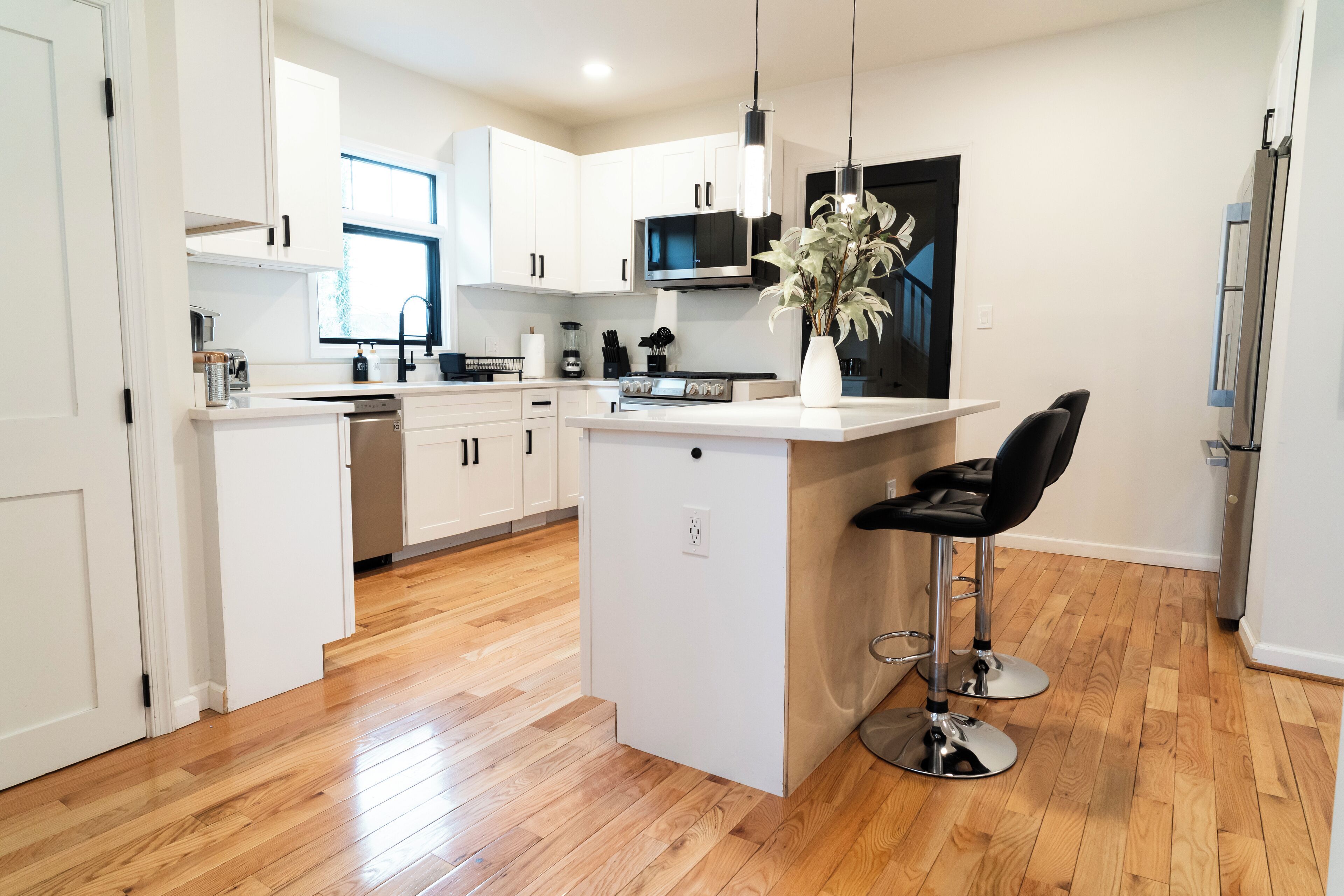 Refrigerador, microondas, horno y parrilla de estufa 