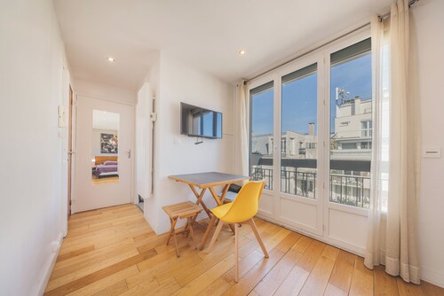 top floor studio between Oberkampf and Canal Saint Martin