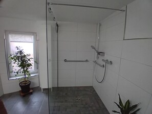 Hårføner, håndklær og såpe