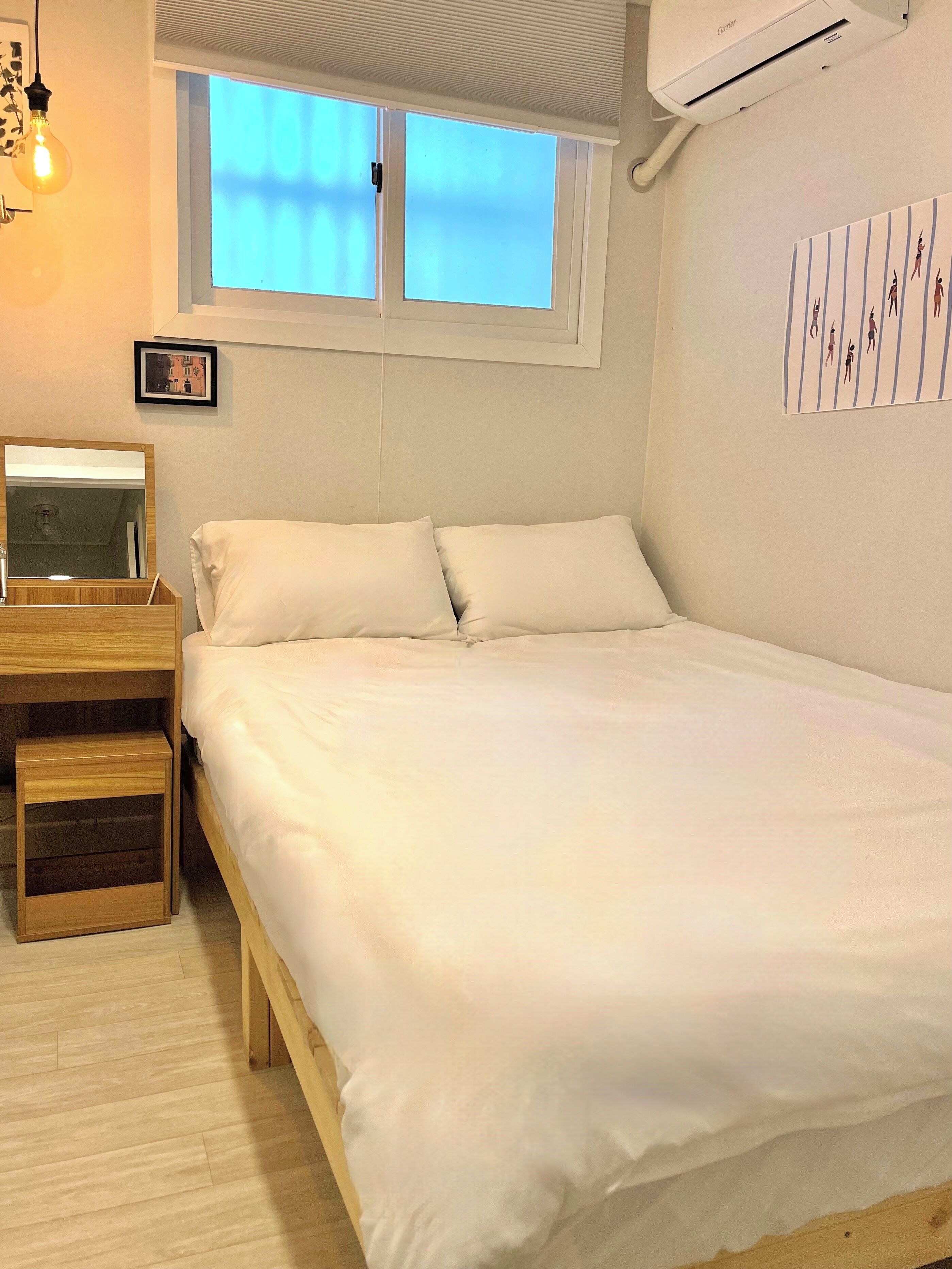 Laptop workspace, free WiFi