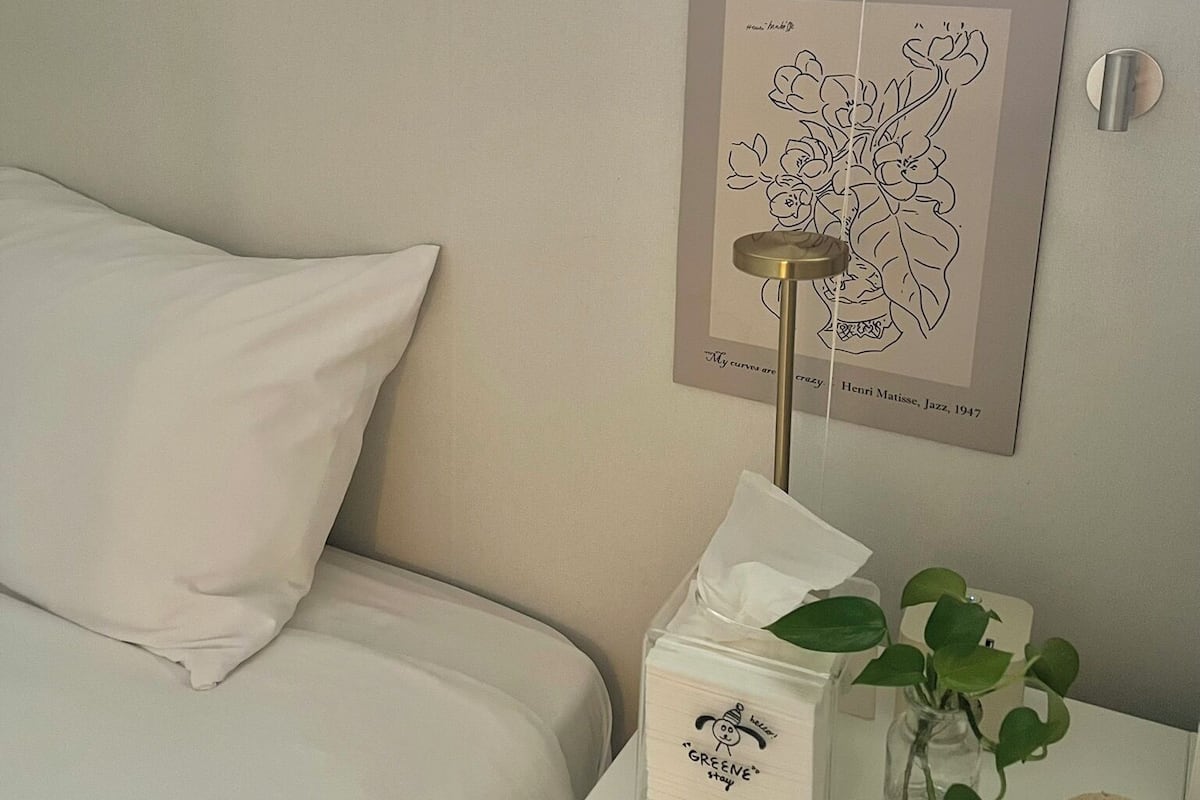 Laptop workspace, free WiFi