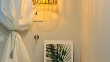 Basic Single Room, 1 Large Twin Bed, Non Smoking, Private Bathroom | Laptop workspace, free WiFi