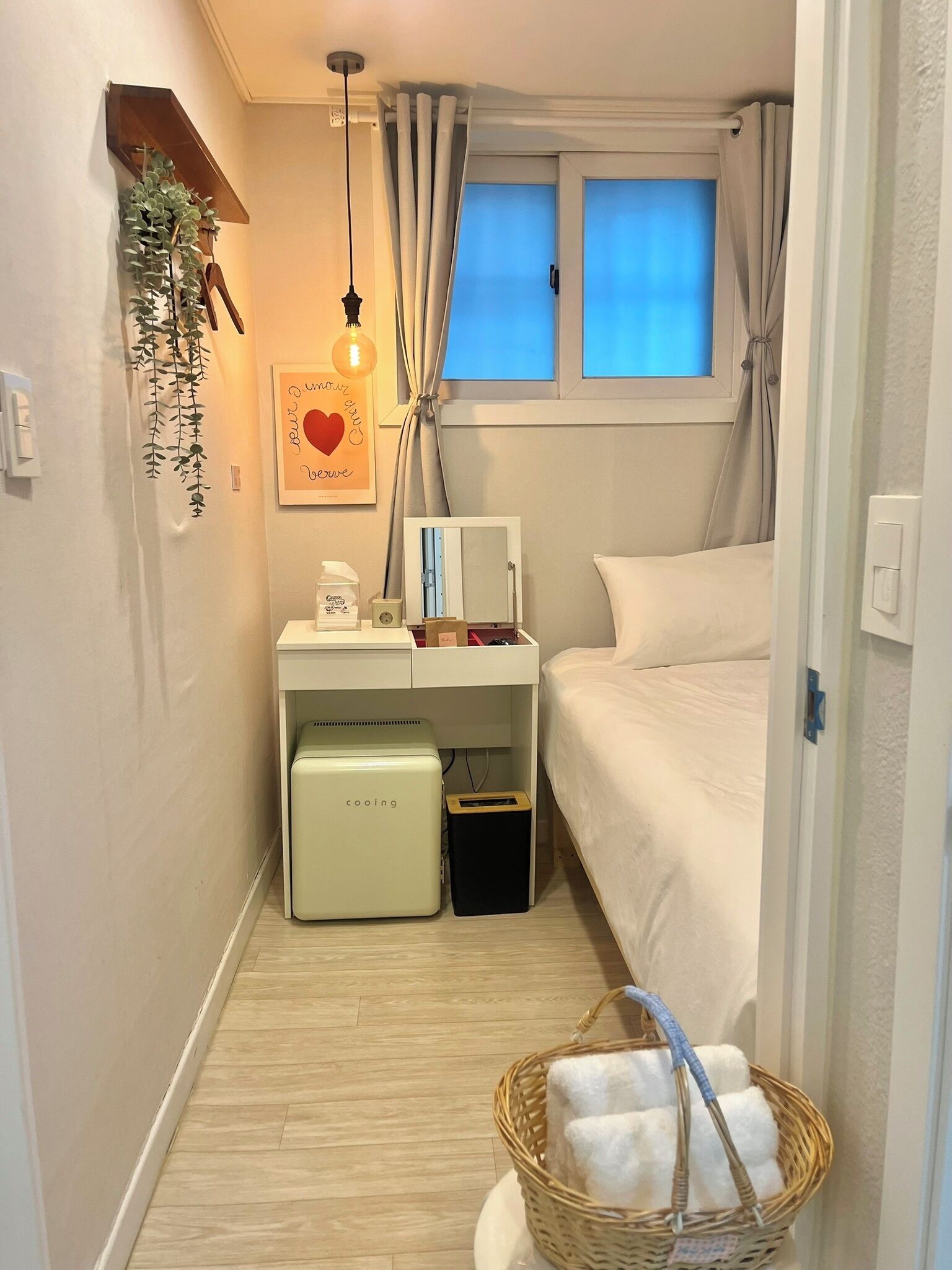 Habitación individual básica, 1 cama individual grande, no fumadores, baño privado | Espacio para trabajar con un portátil y wifi gratis