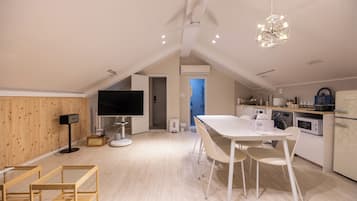 Family Double or Twin Room, 1 Bedroom, Non Smoking, Kitchen | Living area | Heated floors