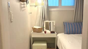 Basic-Einzelzimmer, 1 großes Einzelbett, Nichtraucher, eigenes Bad | Laptopgeeigneter Arbeitsplatz, kostenloses WLAN