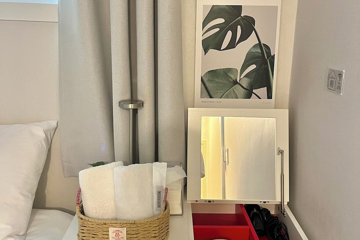 Basic Single Room, 1 Large Twin Bed, Non Smoking, Private Bathroom | Laptop workspace, free WiFi