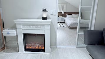 Family Double or Twin Room, 1 Bedroom, Non Smoking, Kitchen | Living area | Heated floors