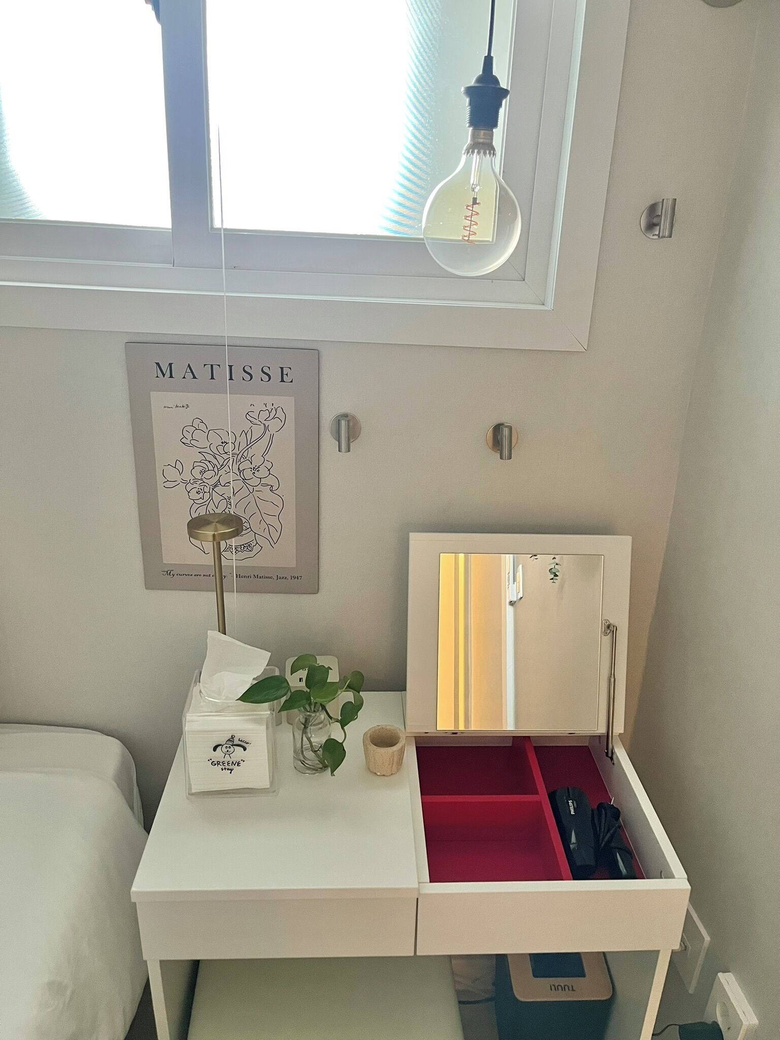 Basic Single Room, 1 Large Twin Bed, Non Smoking, Private Bathroom | Laptop workspace, free WiFi