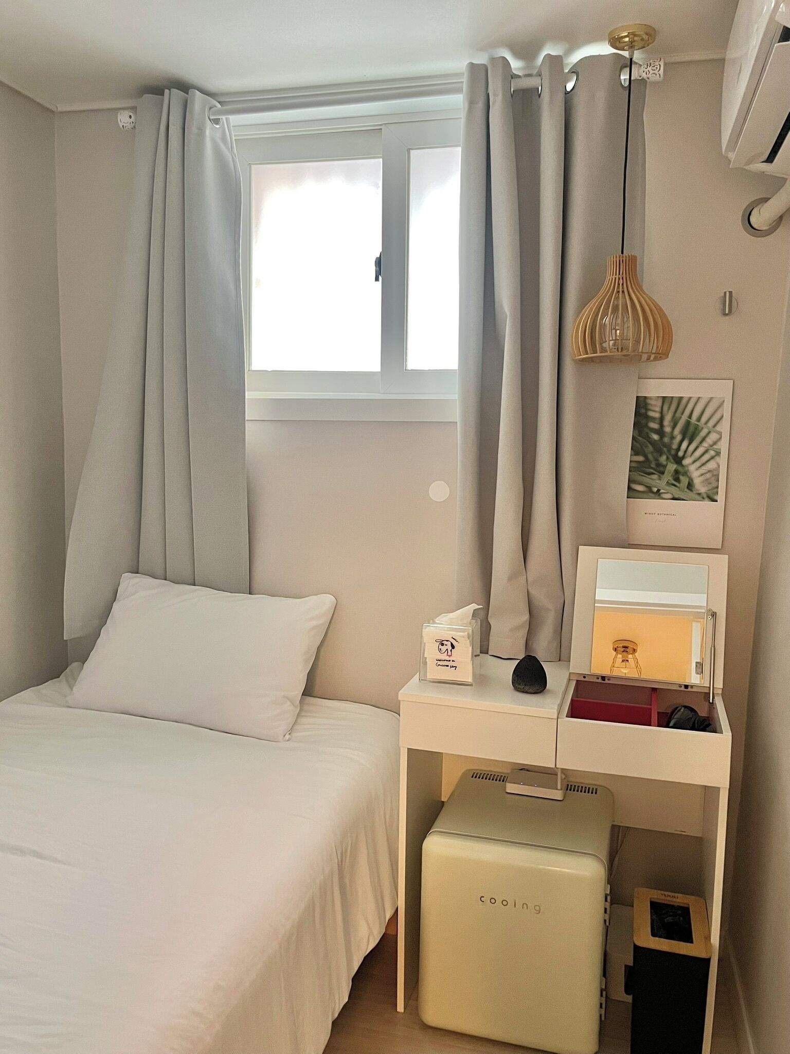 Laptop workspace, free WiFi