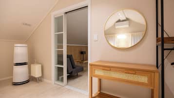 Family Double or Twin Room, 1 Bedroom, Non Smoking, Kitchen | Laptop workspace, free WiFi