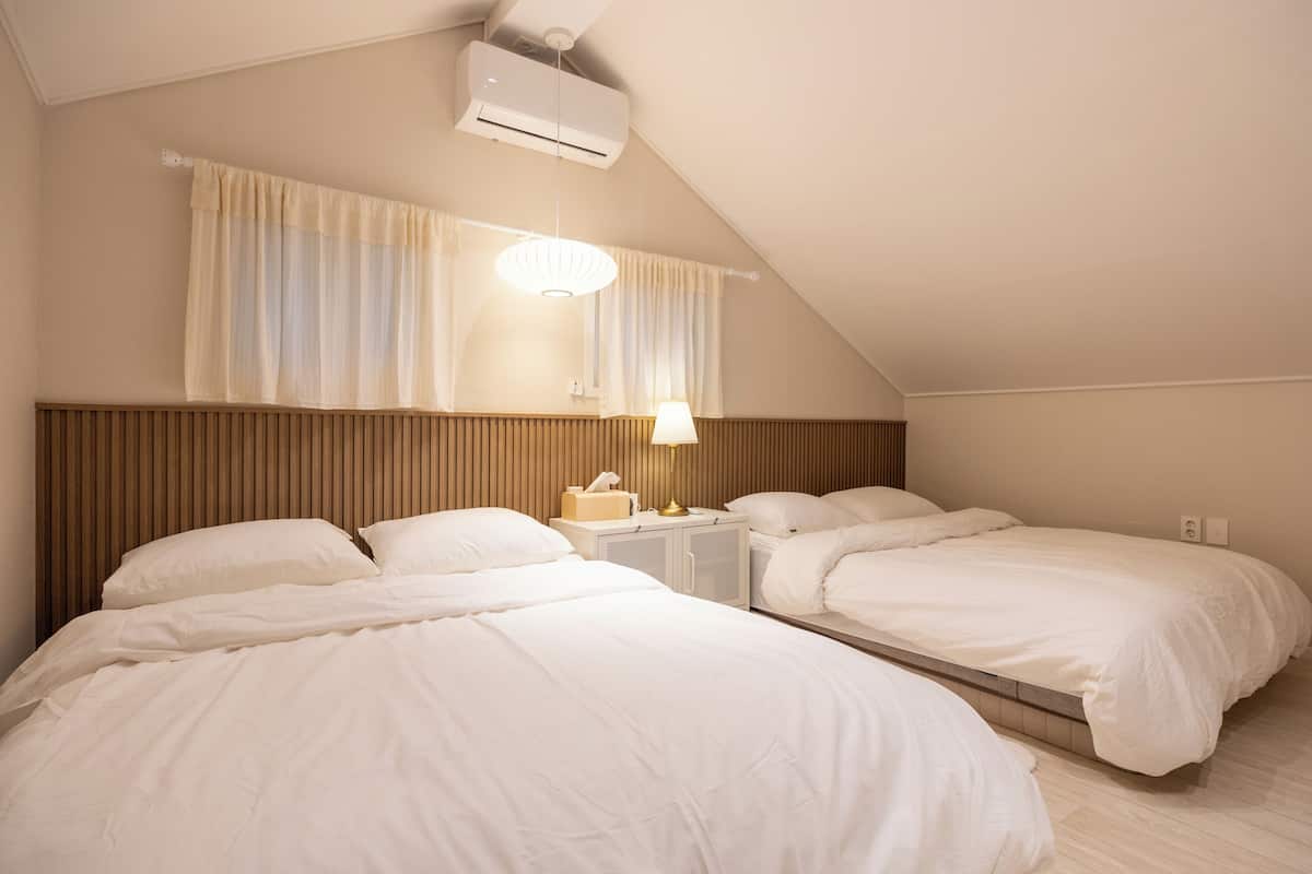 Camera familiare con letto matrimoniale o 2 letti singoli, 1 camera da letto, non fumatori, cucina | Postazione laptop, Wi-Fi gratuito