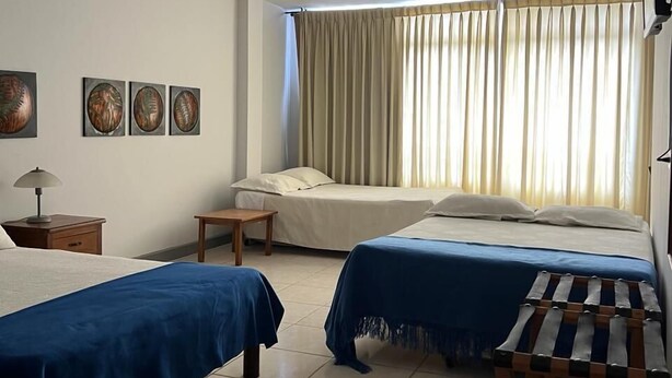Chambre triple familiale, vue sur la montagne