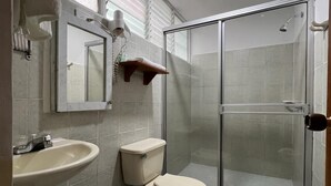 Chambre classique double | Salle de bain