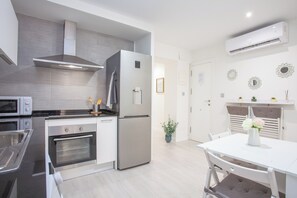 Micro-ondes, four, plaque de cuisson