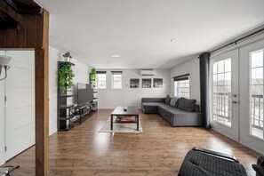 Unclassified image, 3 of 45, button - Escape to Grandes-Piles (Grandes-Piles)