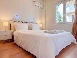 2 bedrooms, WiFi, bed sheets - Restful Flat in Glyfada Center (Glifada)