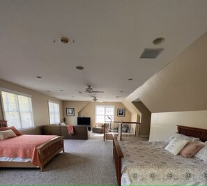 4 Schlafzimmer, Schreibtisch, Bügeleisen/Bügelbrett, WLAN