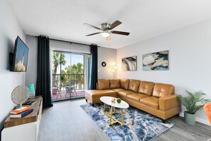 Oasis 319 | Living area