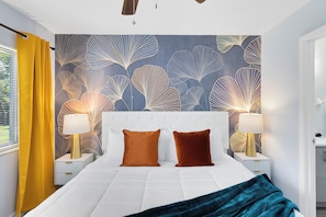 Oasis 205 | ห้องพักตกแต่งอย่างมีเอกลักษณ์, ตกแต่งพิเศษโดยเฉพาะ, โต๊ะทำงาน