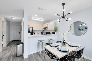 Oasis 220 | Individuell inredning, unika möbler, skrivbord och mörkläggningsgardiner