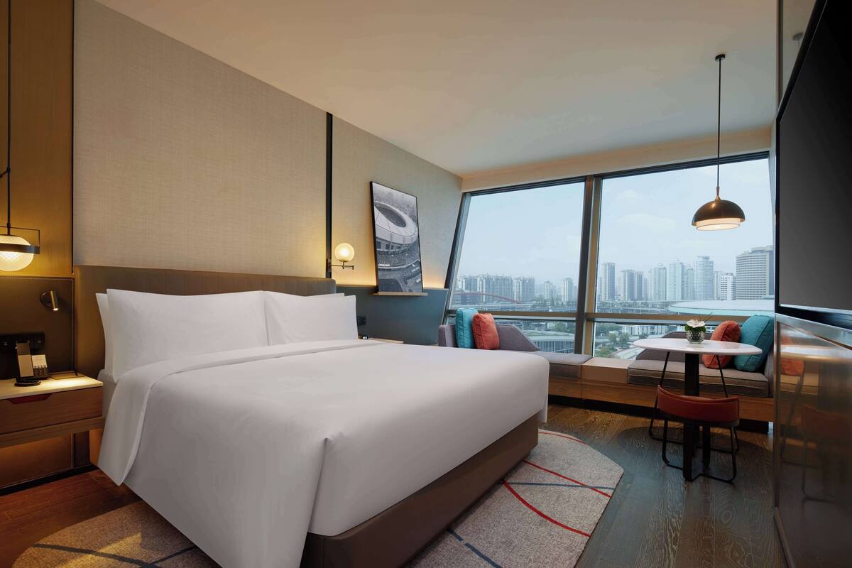 Ropa de cama de alta calidad, minibar, caja fuerte y cortinas opacas