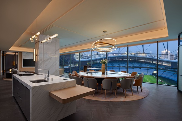 Suite Presidensial | Seprai premium, minibar, brankas, dan tirai kedap cahaya