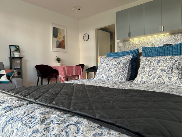 3 bedrooms, WiFi - New Studio-Free Parking (EVCS) (Budapest)