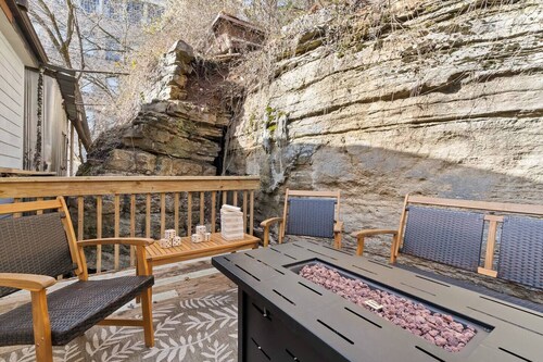 Downtown Loft: Parking, Balcony, Records, Sleeps 6