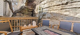 Downtown Loft: Parking, Balcony, Records, Sleeps 6