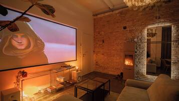 TV connectée, cheminée