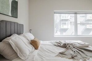 1 slaapkamer, een strijkplank/strijkijzer, gratis wifi, beddengoed