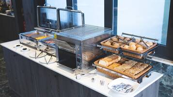 Desayuno buffet (EUR 9.00 por persona)